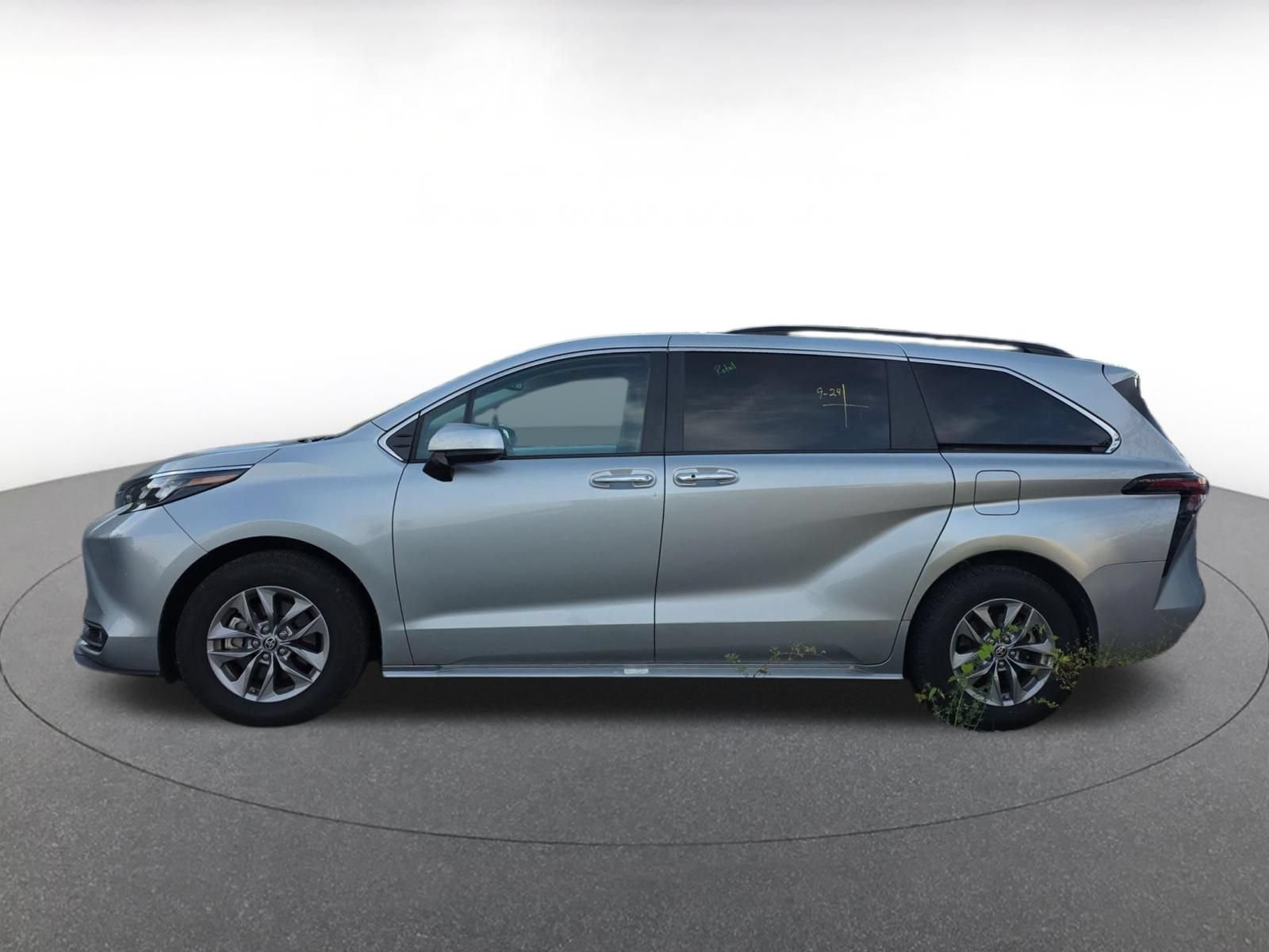 Thumbnail: 2025 Toyota Sienna - 4