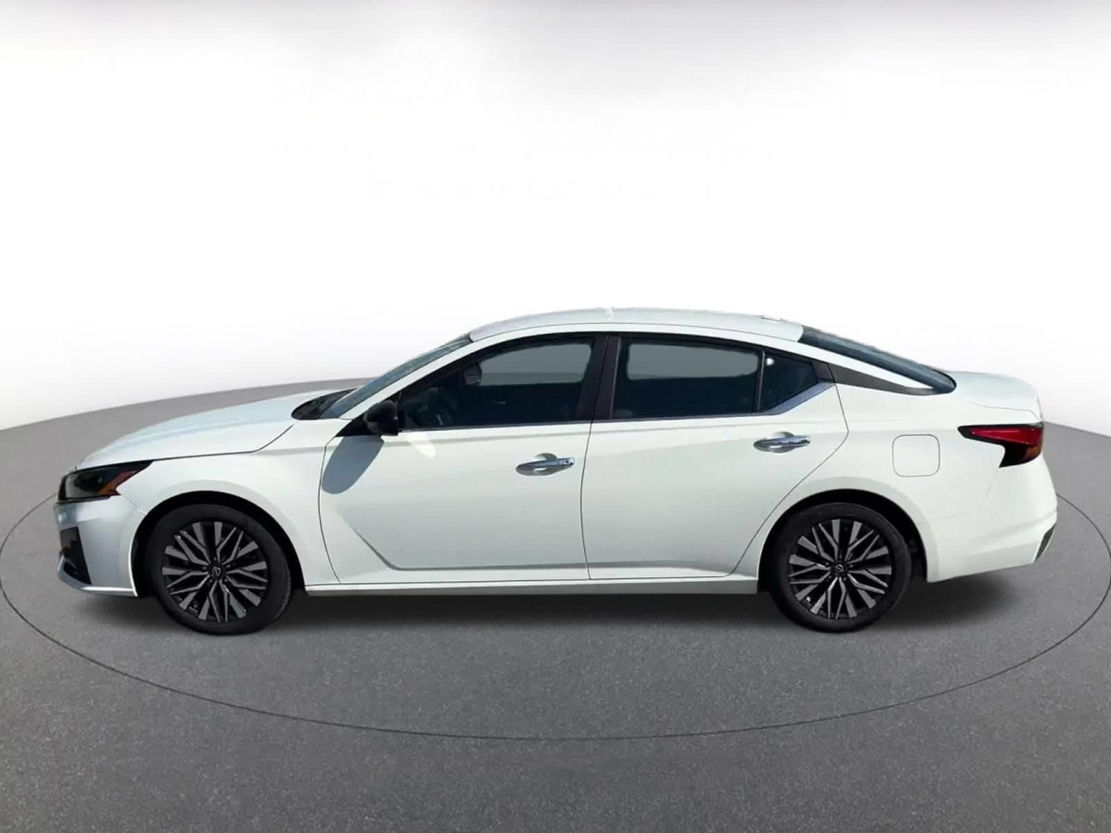 Thumbnail: 2025 Nissan Altima - 8