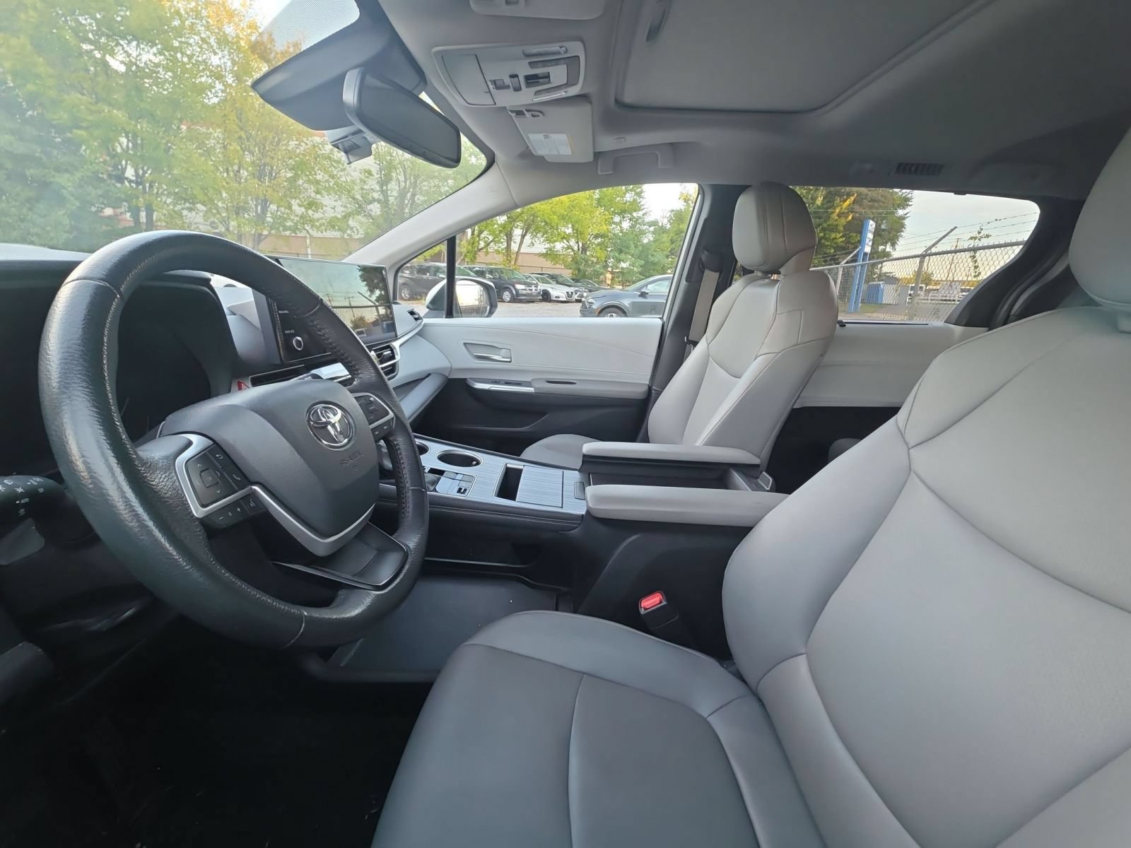 Thumbnail: 2025 Toyota Sienna - 14