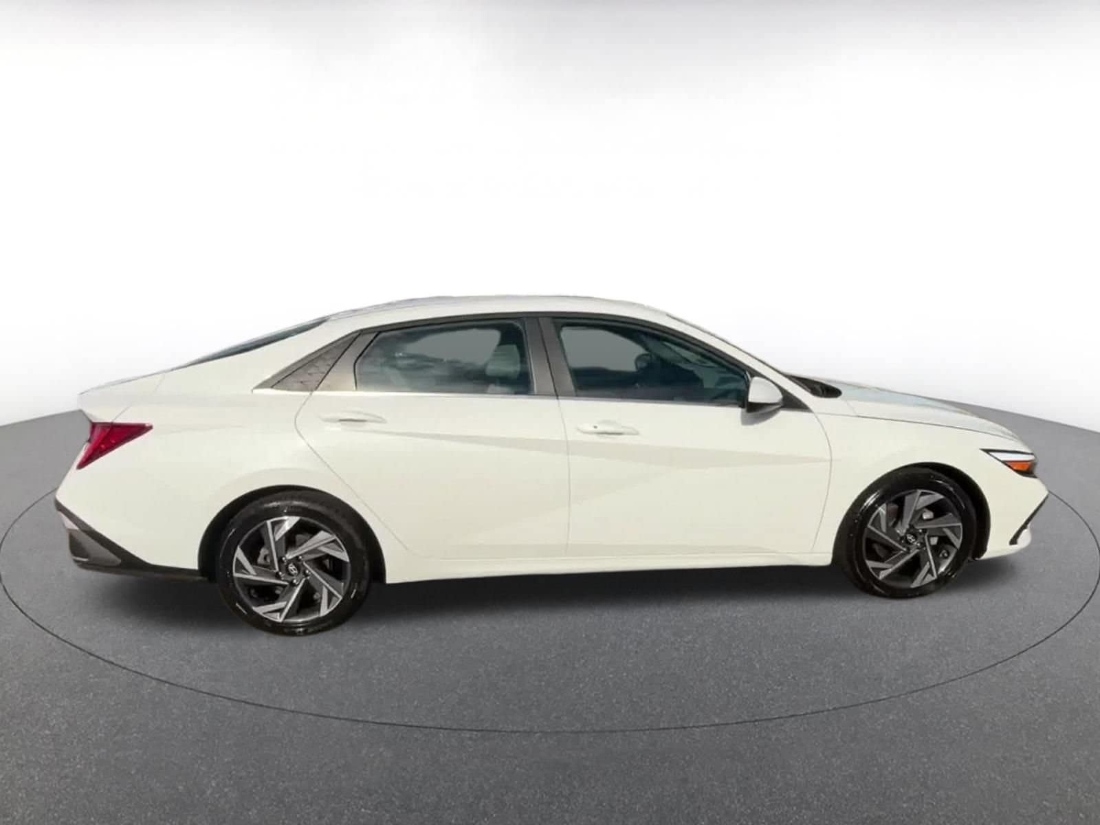 Thumbnail: 2025 Hyundai Elantra - 15
