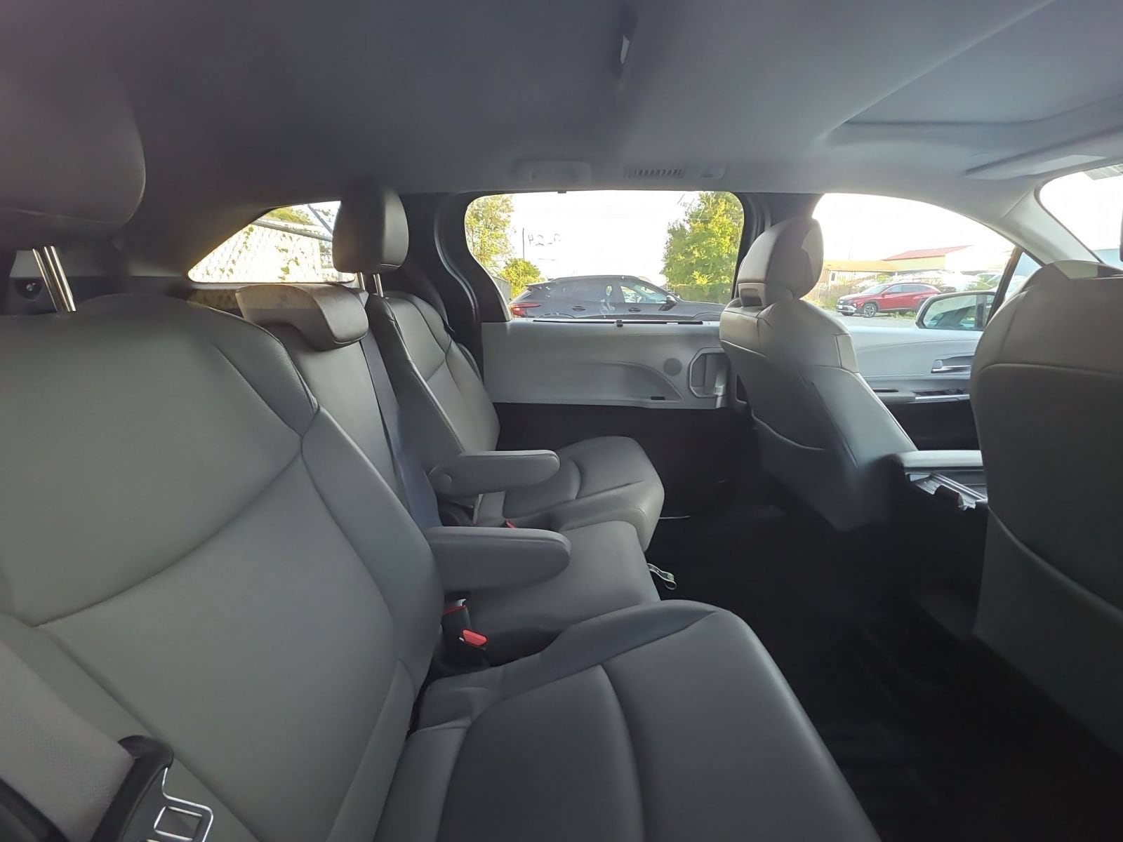 Thumbnail: 2025 Toyota Sienna - 10
