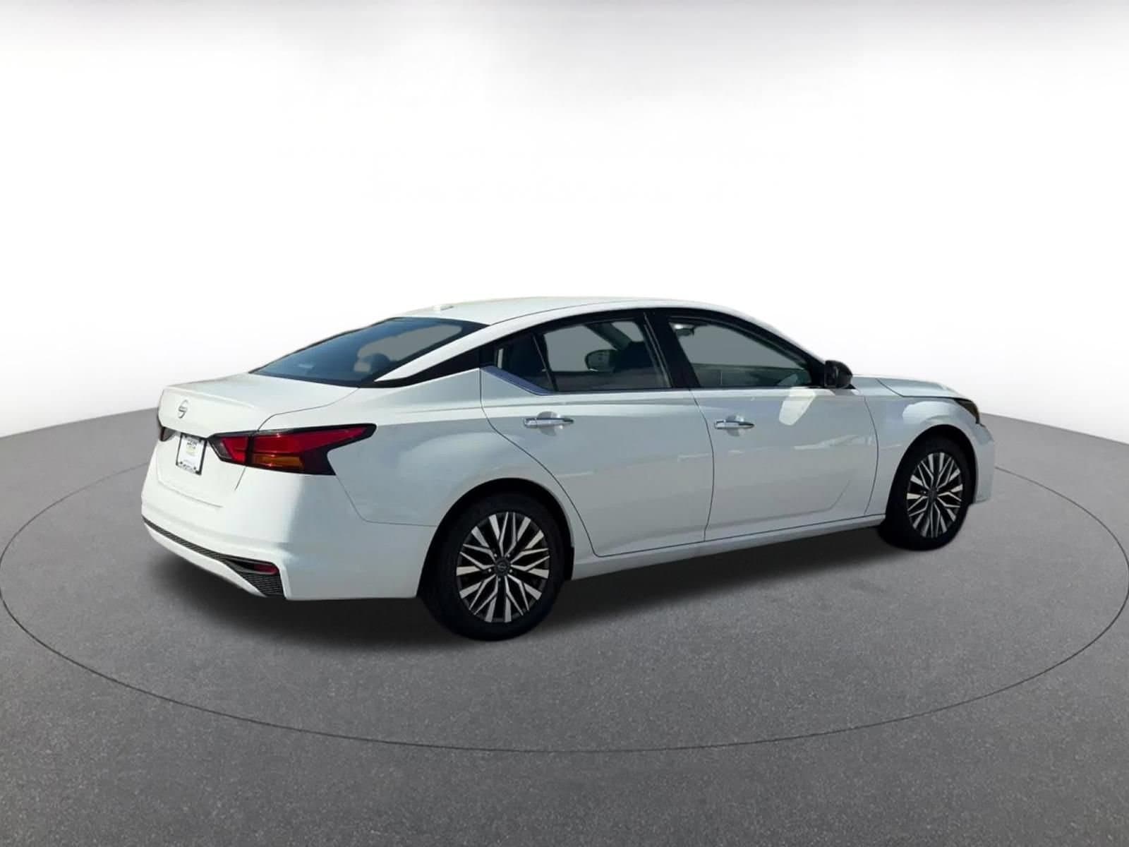 Thumbnail: 2025 Nissan Altima - 14