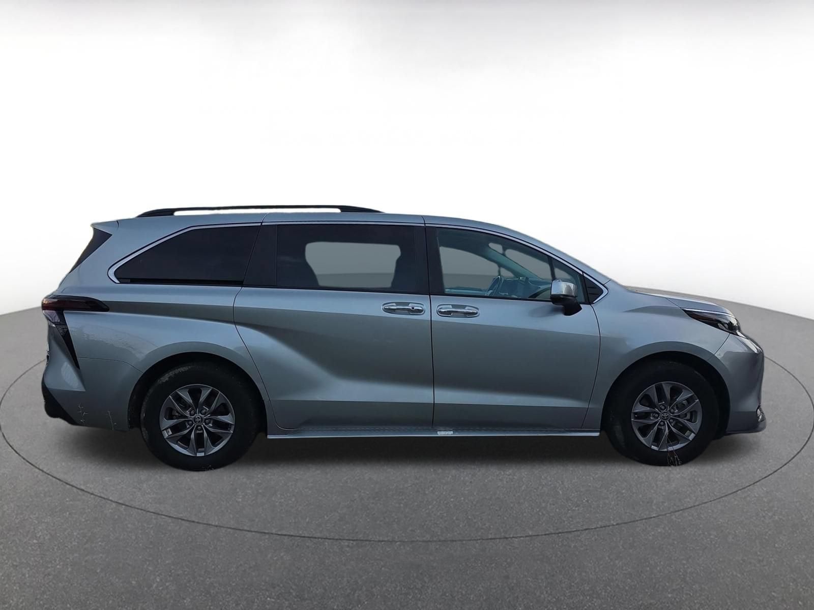 Thumbnail: 2025 Toyota Sienna - 8