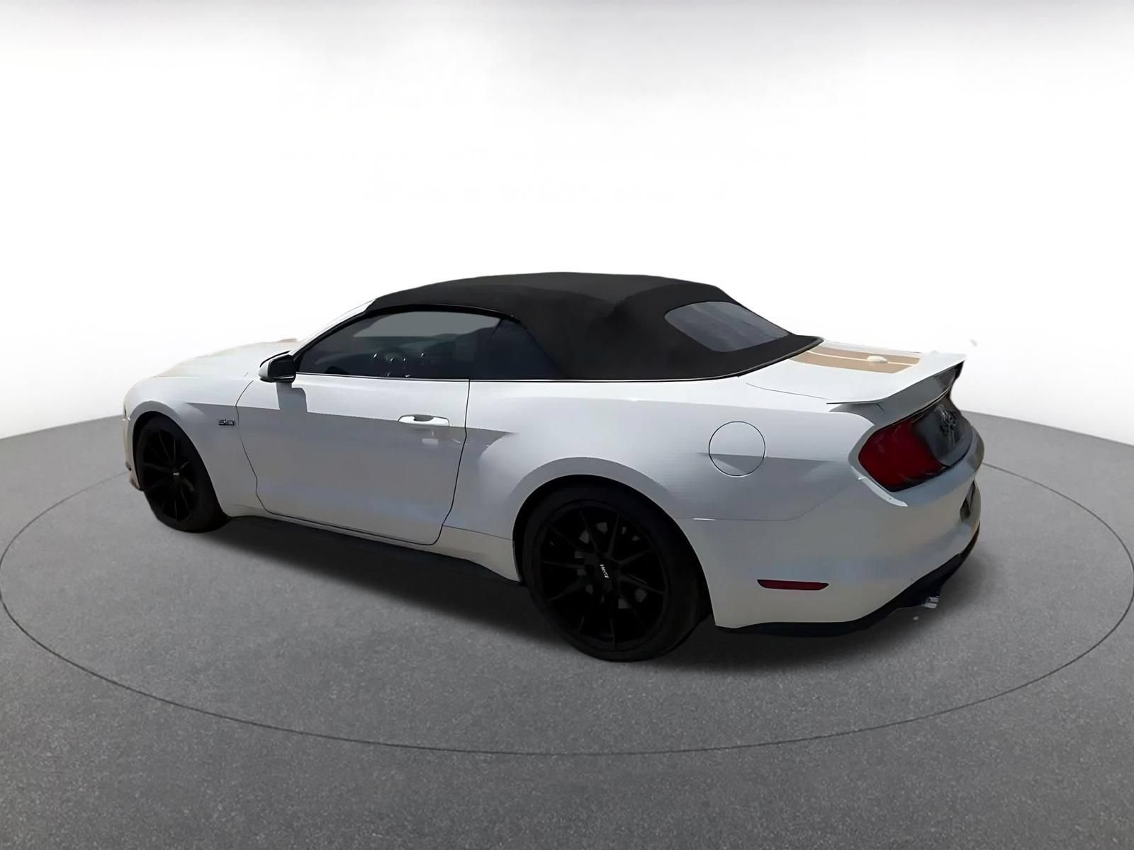 Thumbnail: 2022 Ford Mustang - 9