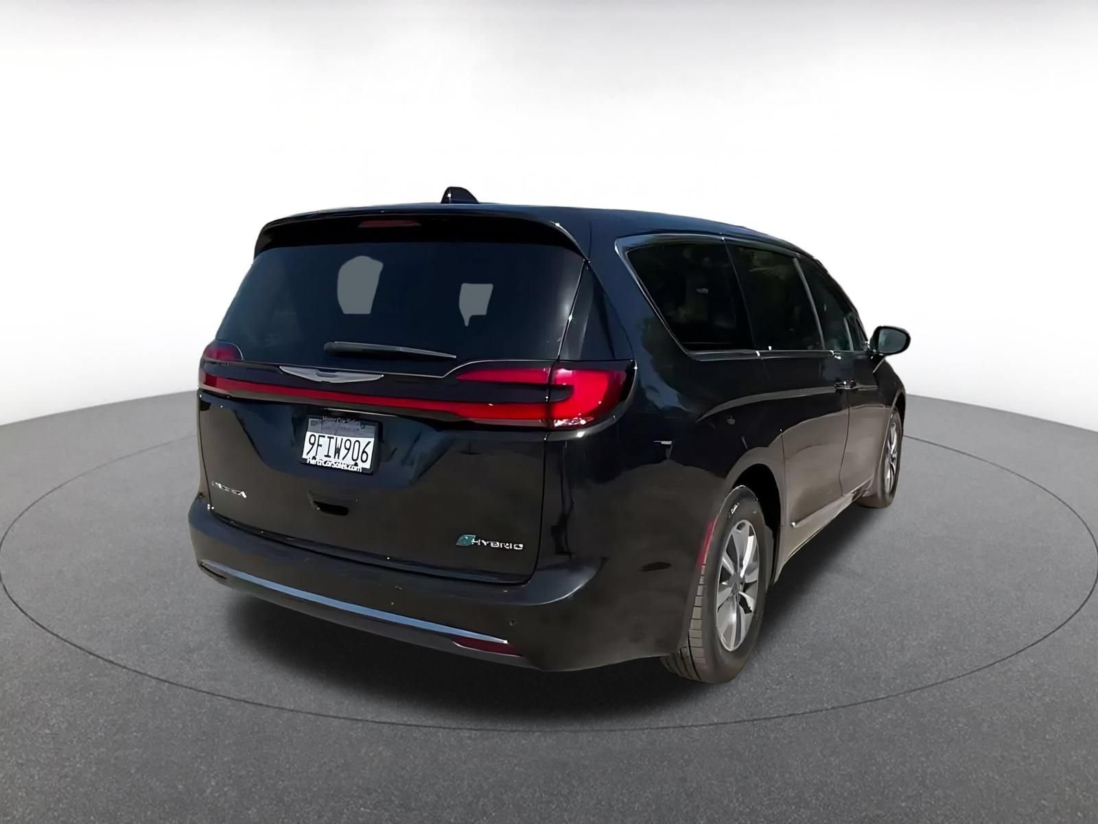 Thumbnail: 2023 Chrysler Pacifica - 13