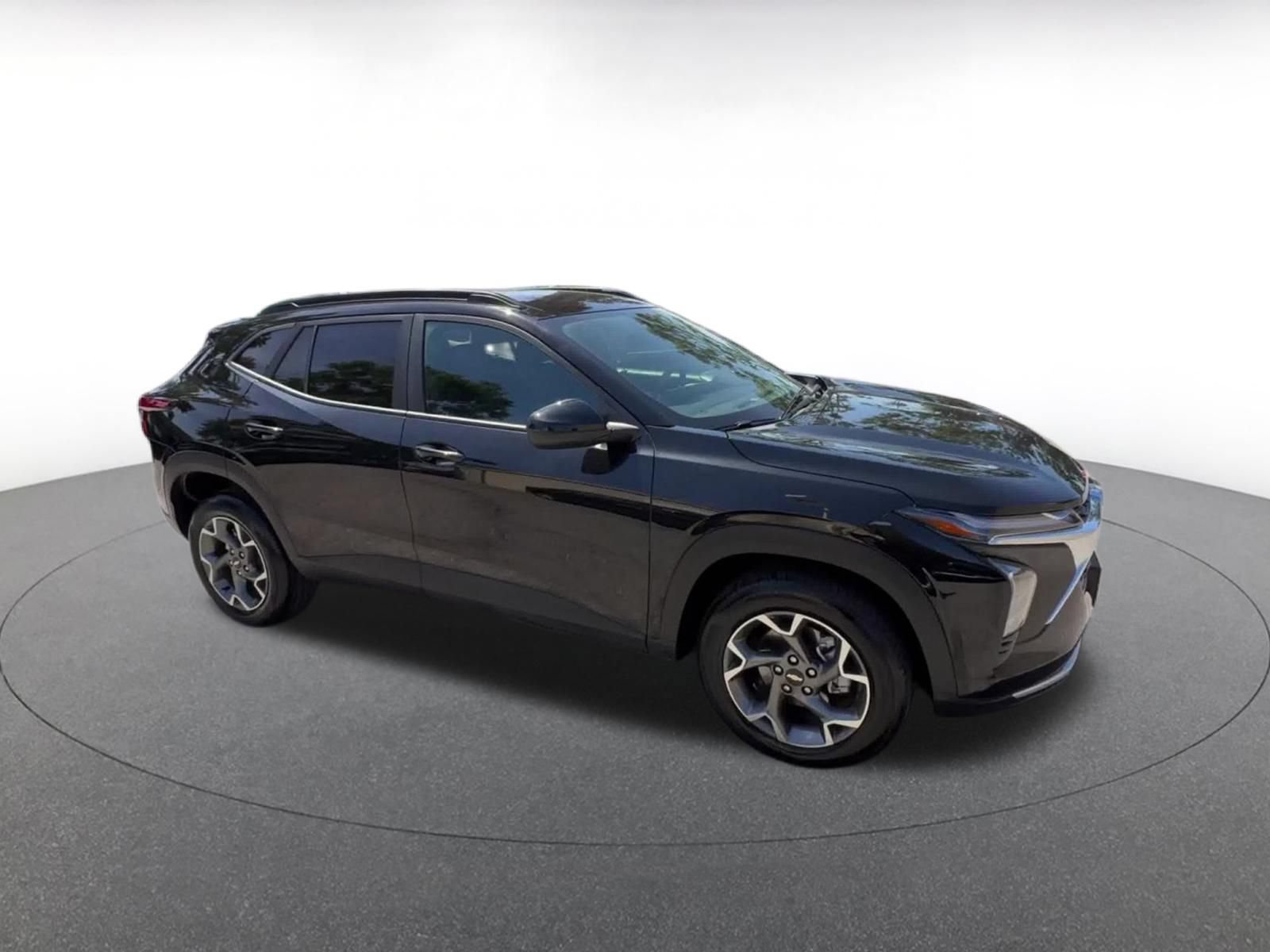 Thumbnail: 2025 Chevrolet Trax - 2