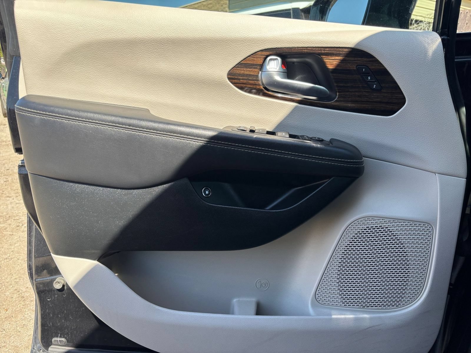 Thumbnail: 2023 Chrysler Pacifica - 18