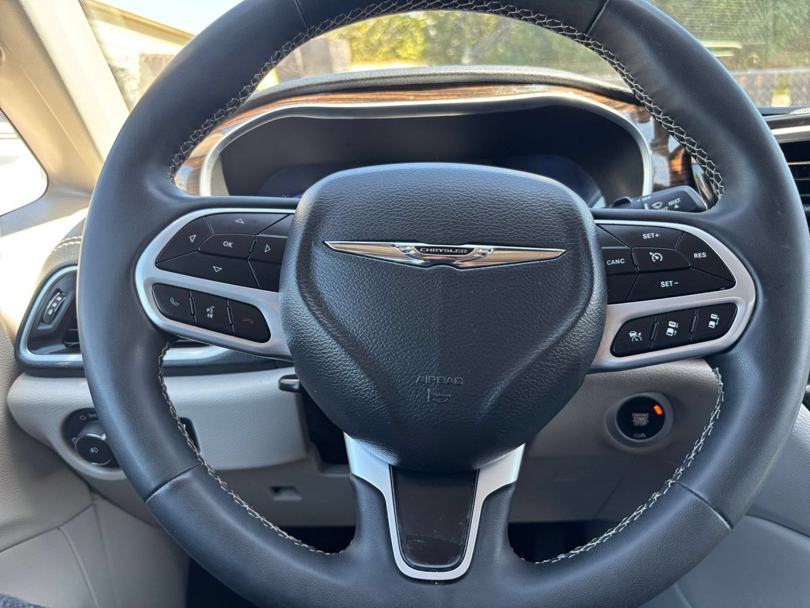 Thumbnail: 2023 Chrysler Pacifica - 30