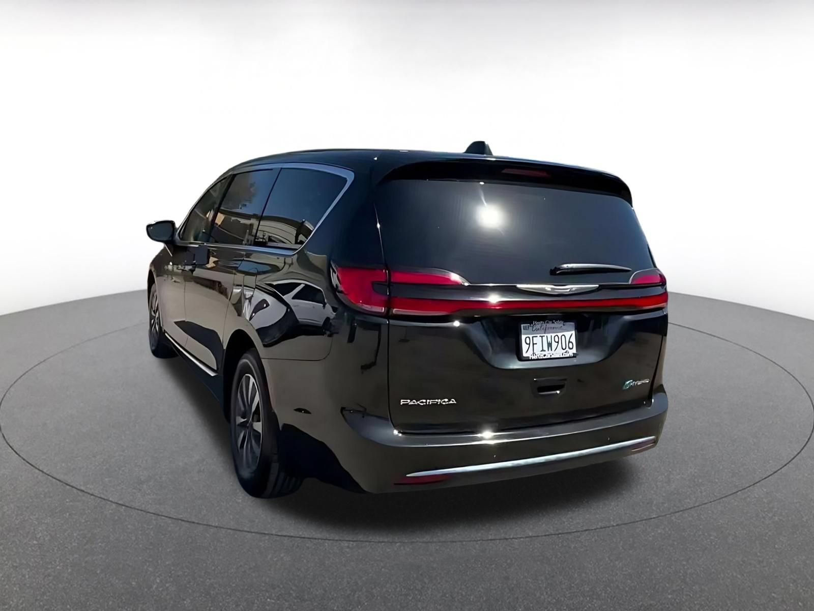 Thumbnail: 2023 Chrysler Pacifica - 10