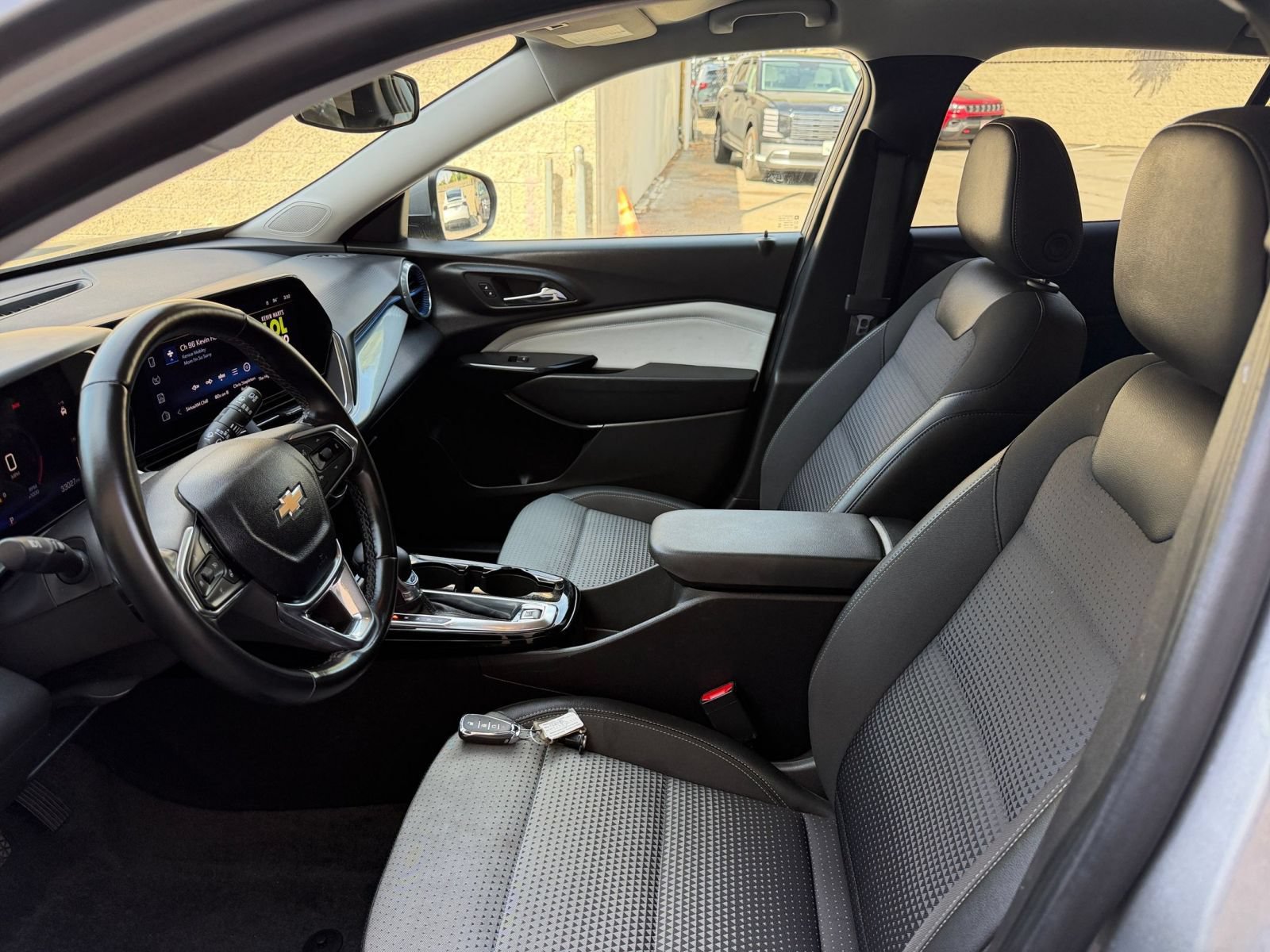 Thumbnail: 2025 Chevrolet Trax - 25