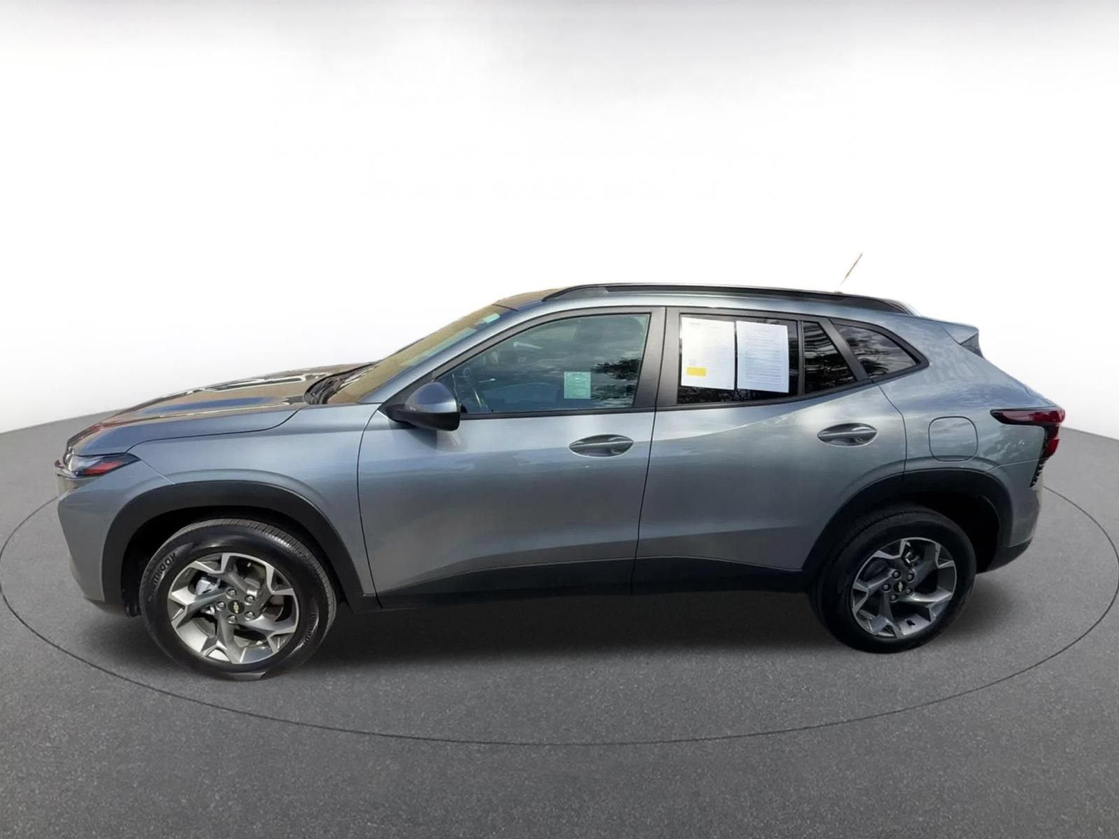 Thumbnail: 2025 Chevrolet Trax - 8