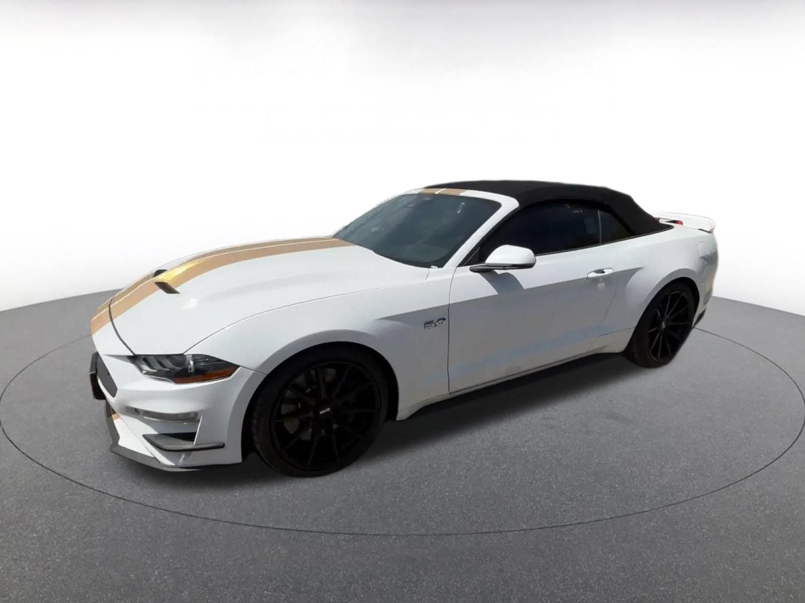 Thumbnail: 2022 Ford Mustang - 7