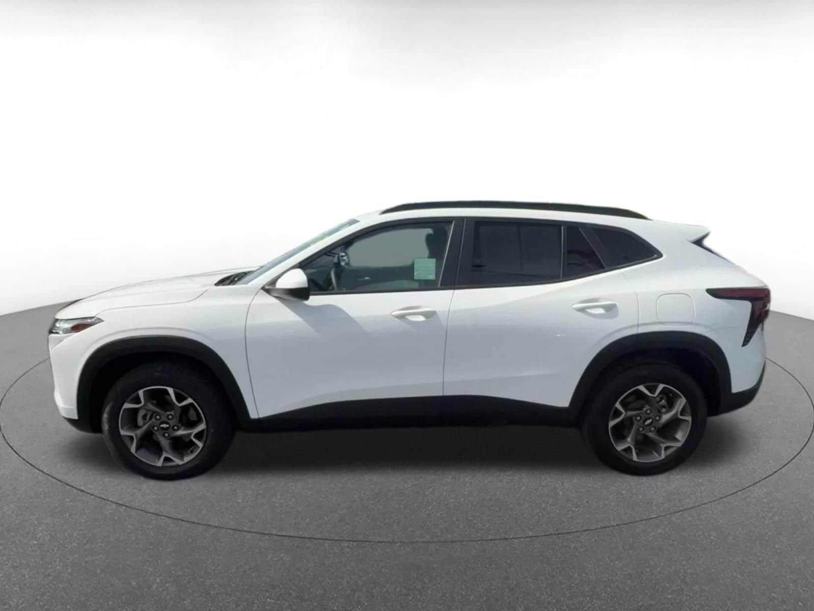 Thumbnail: 2025 Chevrolet Trax - 8