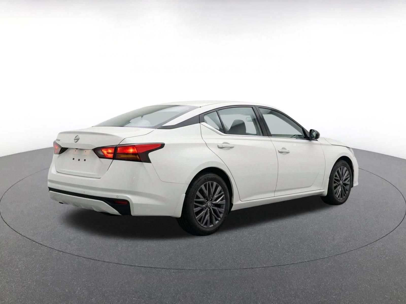 Thumbnail: 2025 Nissan Altima - 10