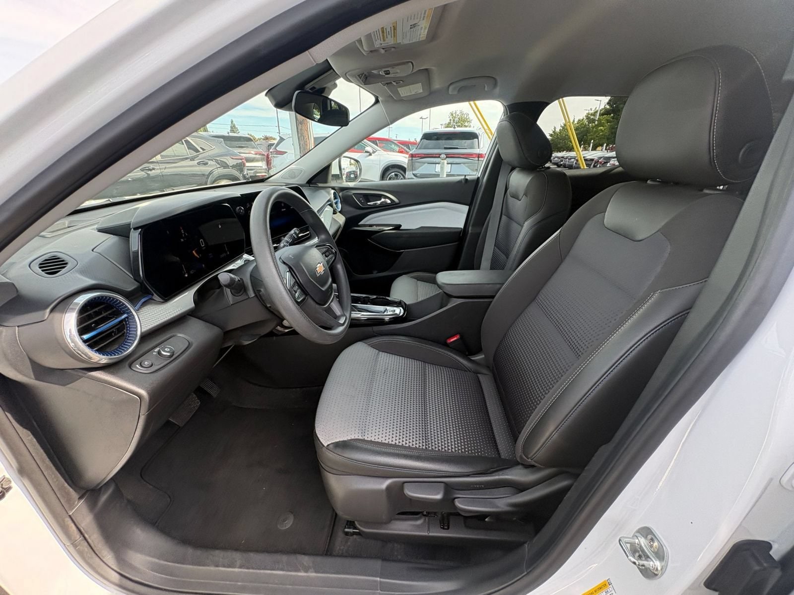 Thumbnail: 2025 Chevrolet Trax - 25