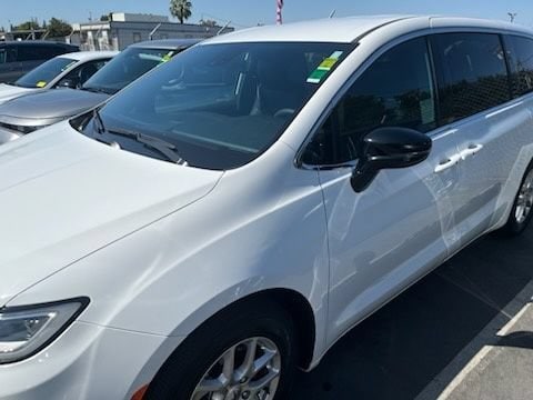 Thumbnail: 2025 Chrysler Pacifica - 2