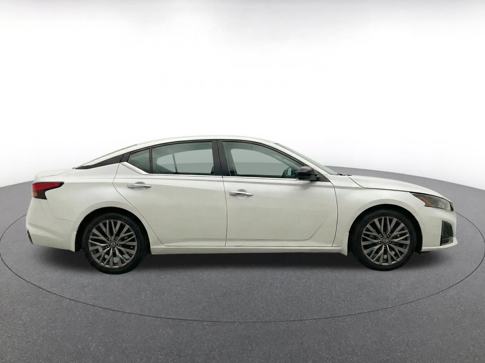 Thumbnail: 2025 Nissan Altima - 10