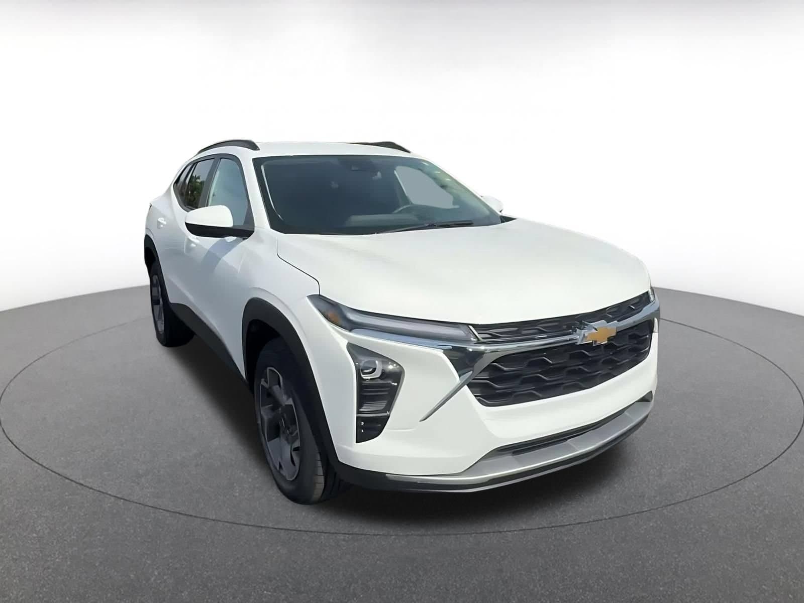 Thumbnail: 2025 Chevrolet Trax - 3