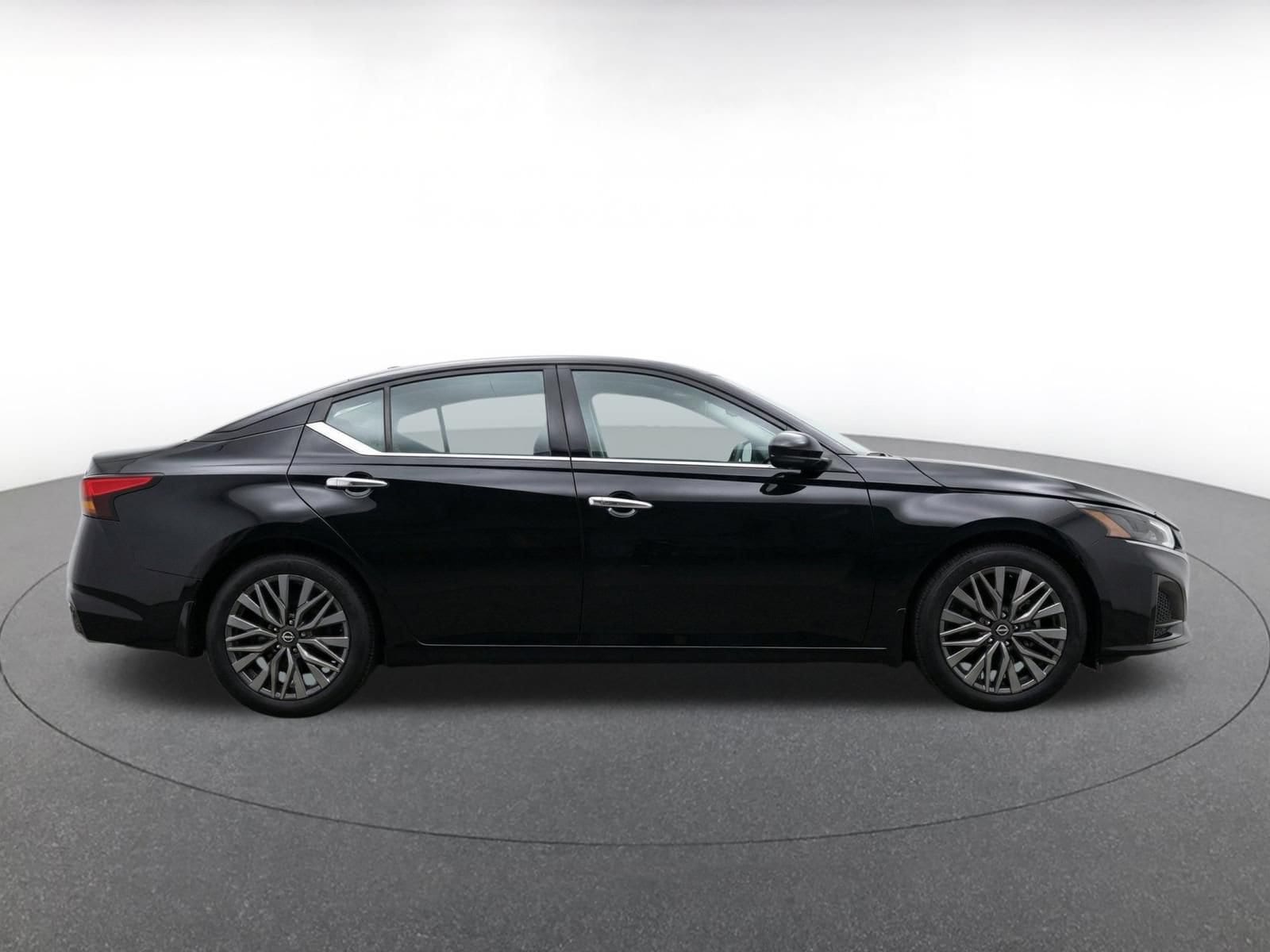 Thumbnail: 2025 Nissan Altima - 14