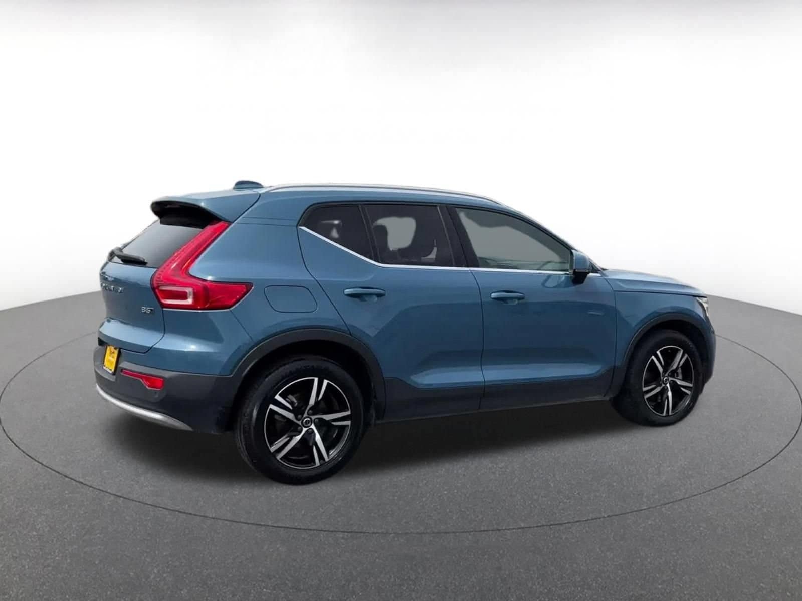 Thumbnail: 2024 Volvo XC40 - 13