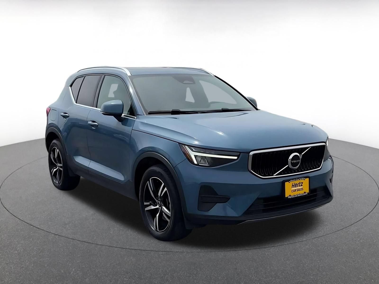 Thumbnail: 2024 Volvo XC40 - 3