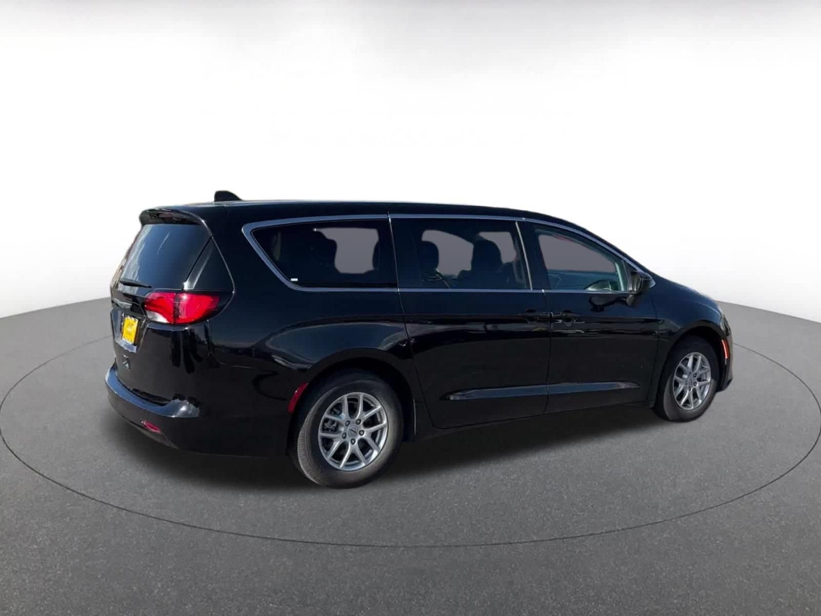 Thumbnail: 2024 Chrysler Voyager - 14