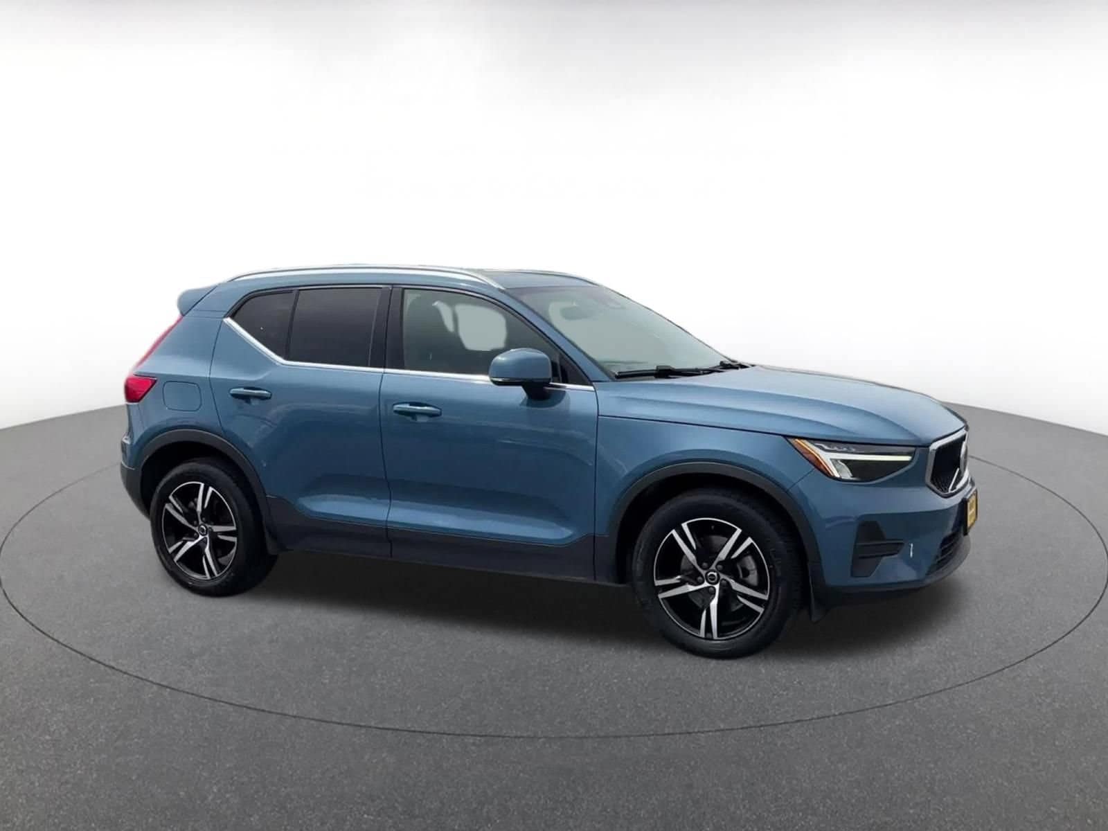 Thumbnail: 2024 Volvo XC40 - 2