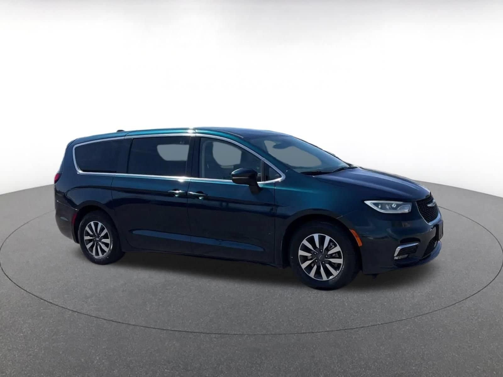Thumbnail: 2023 Chrysler Pacifica - 2