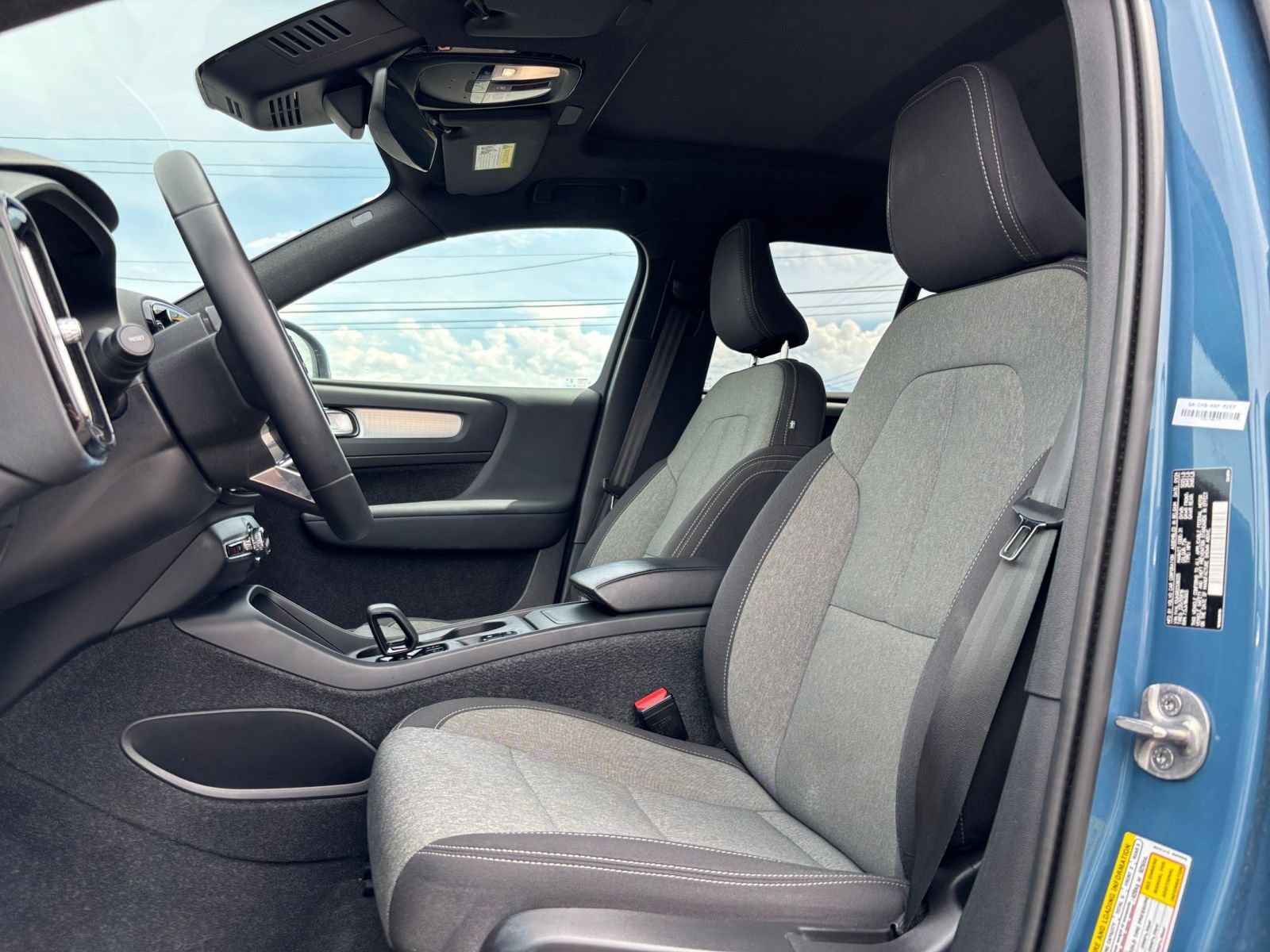 Thumbnail: 2024 Volvo XC40 - 28