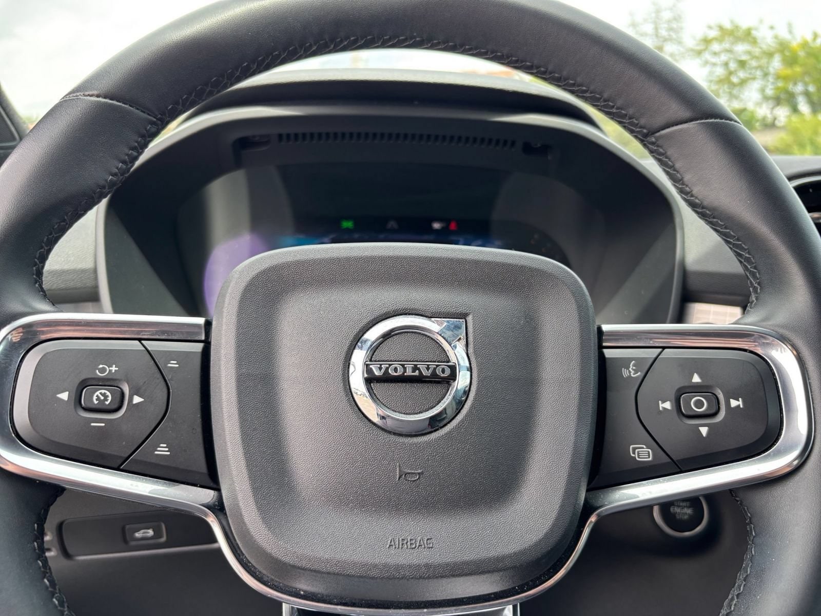 Thumbnail: 2024 Volvo XC40 - 29