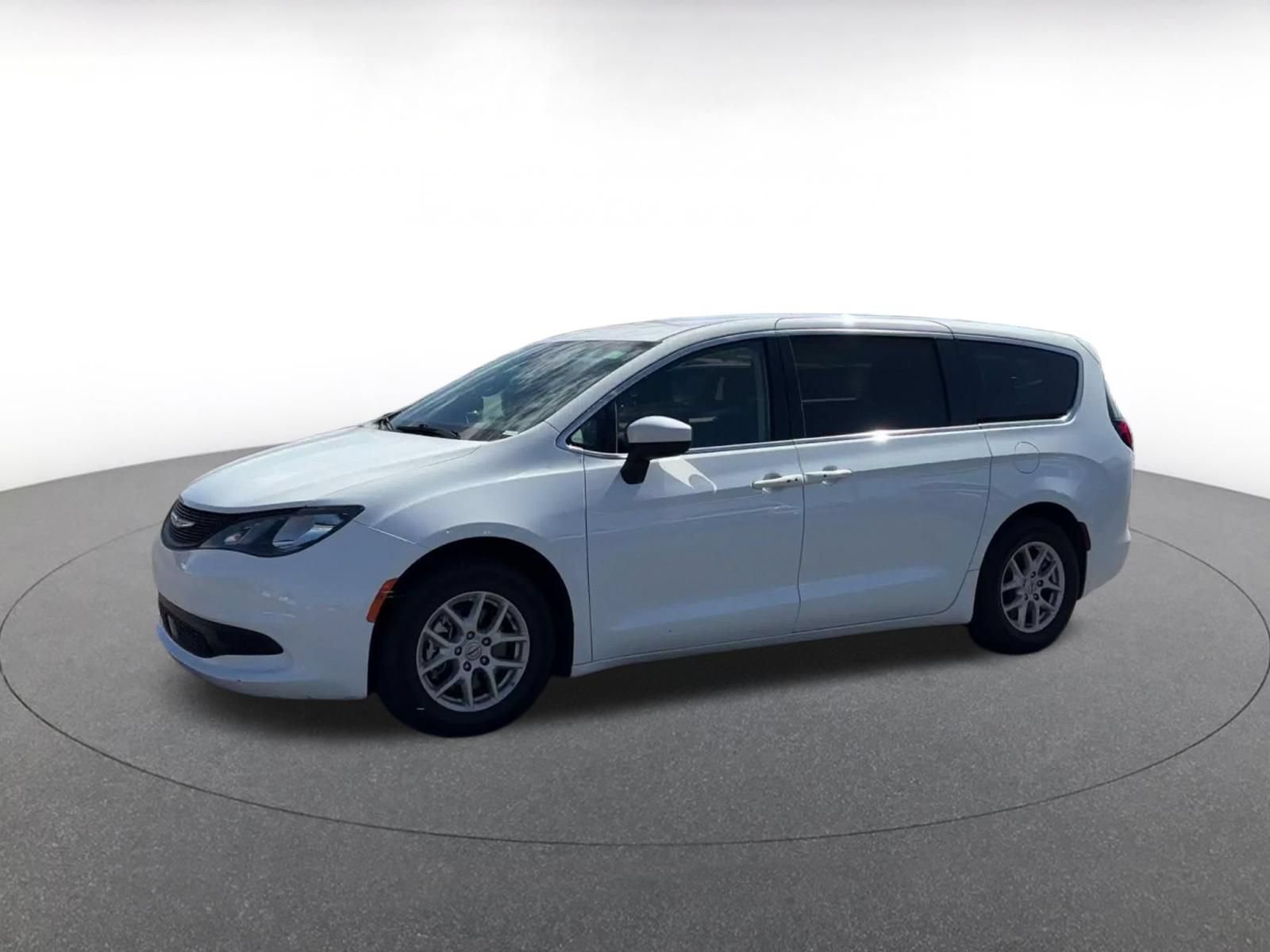 Thumbnail: 2023 Chrysler Voyager - 7