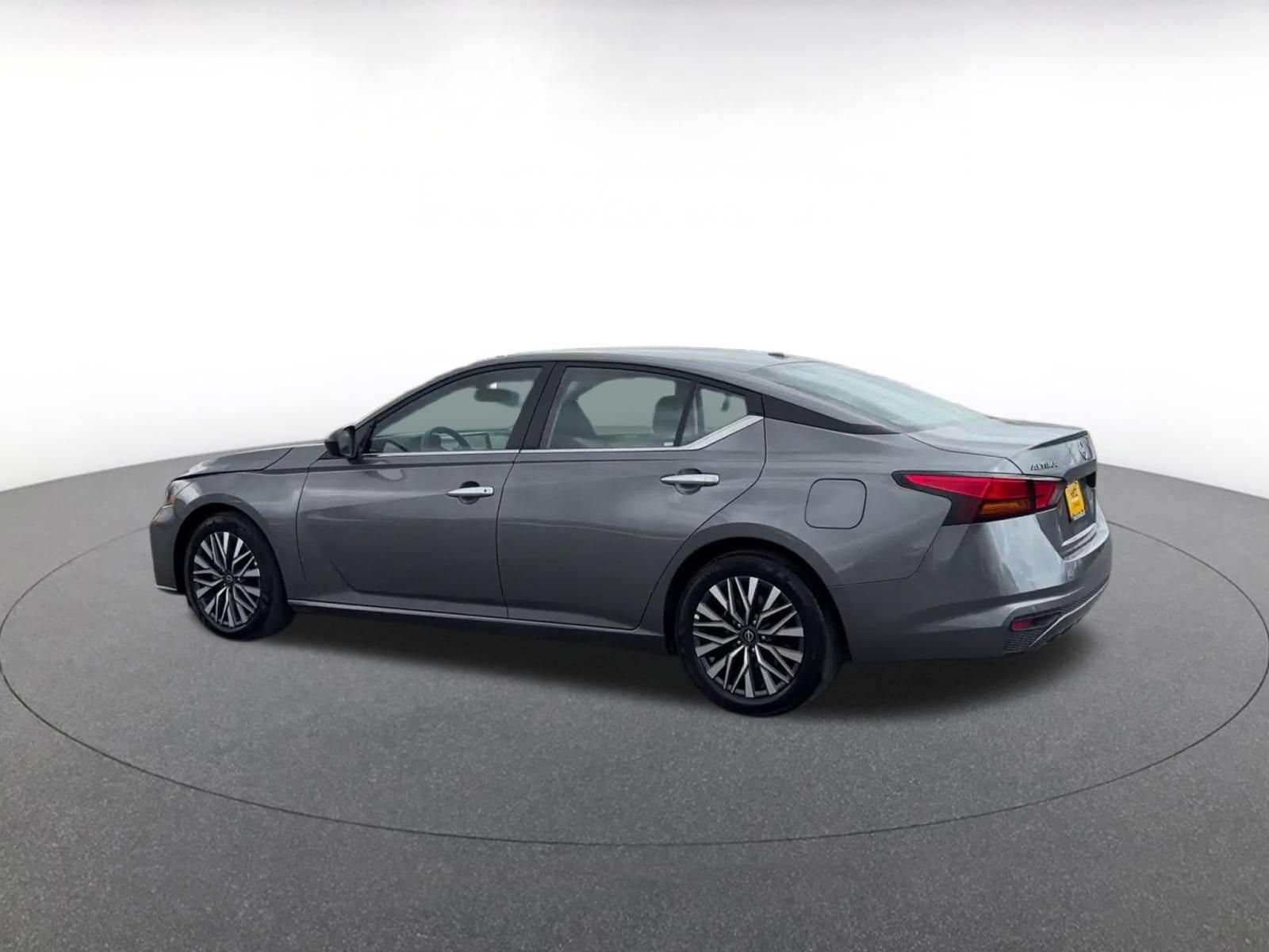 Thumbnail: 2025 Nissan Altima - 9