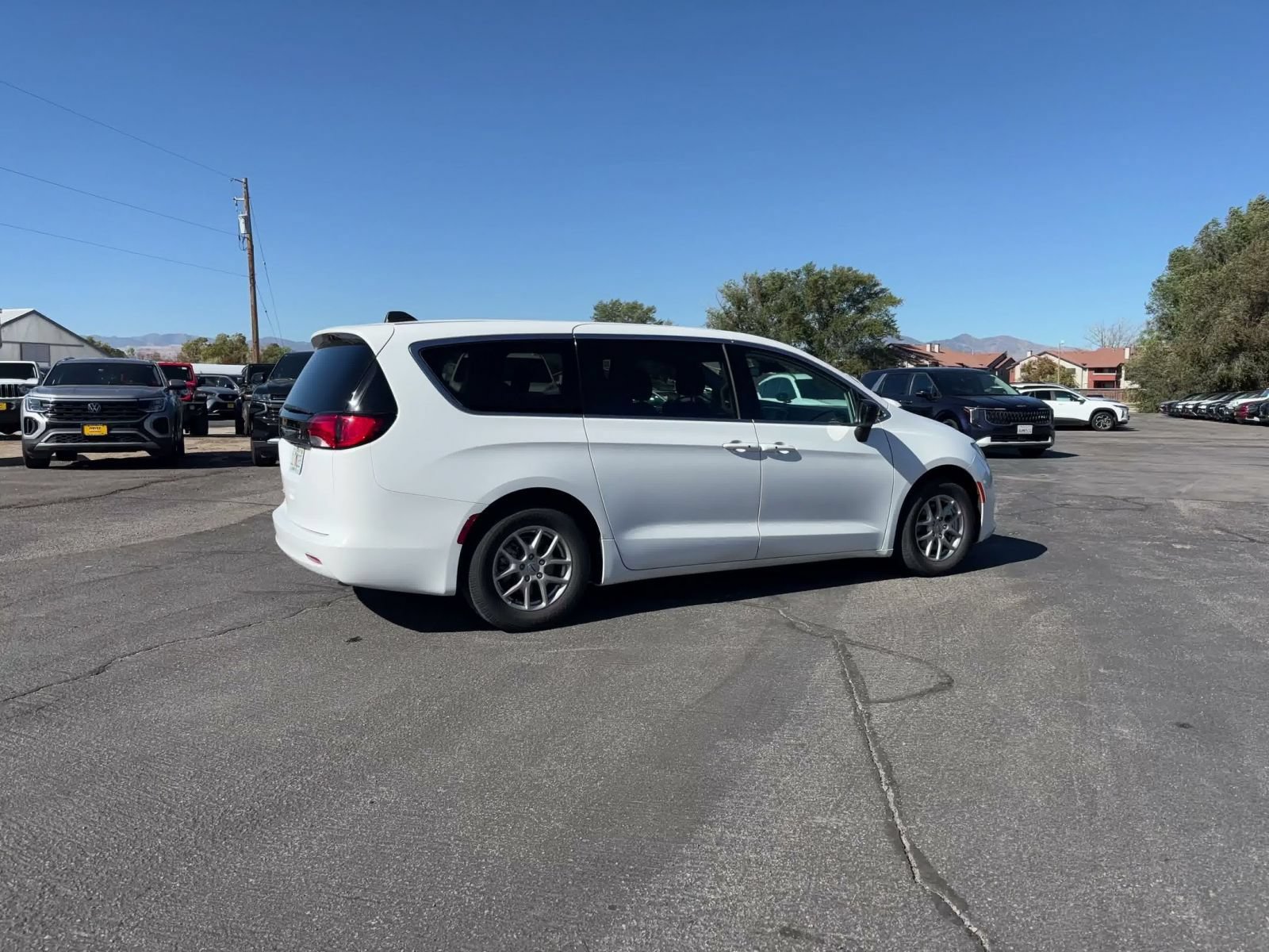 Thumbnail: 2024 Chrysler Voyager - 13