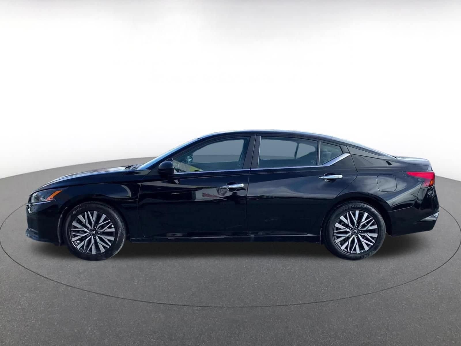 Thumbnail: 2025 Nissan Altima - 8