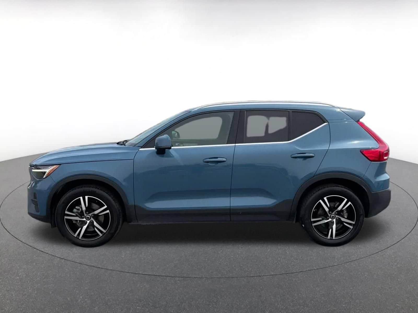 Thumbnail: 2024 Volvo XC40 - 8