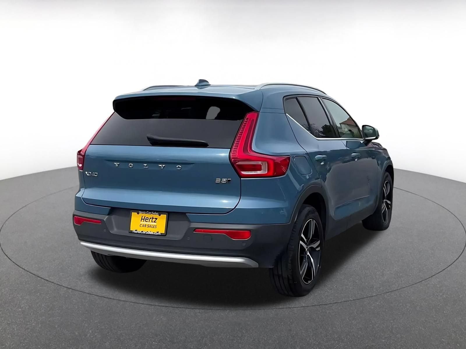 Thumbnail: 2024 Volvo XC40 - 14