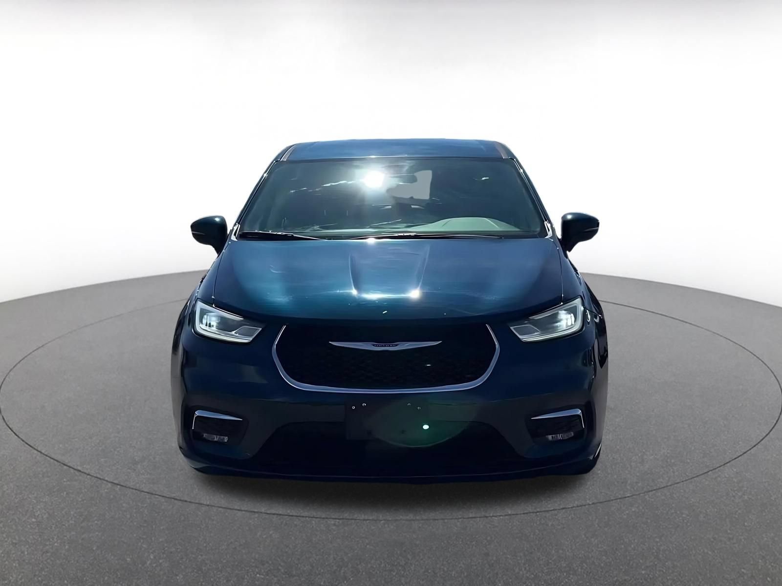 Thumbnail: 2023 Chrysler Pacifica - 4