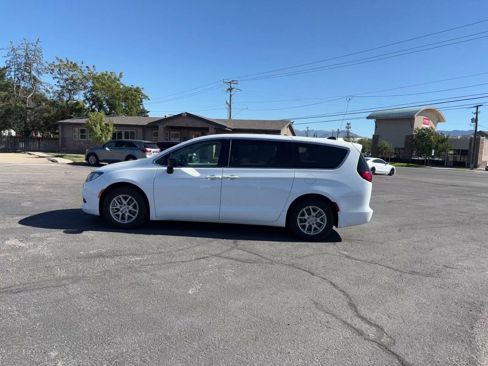 Thumbnail: 2024 Chrysler Voyager - 8