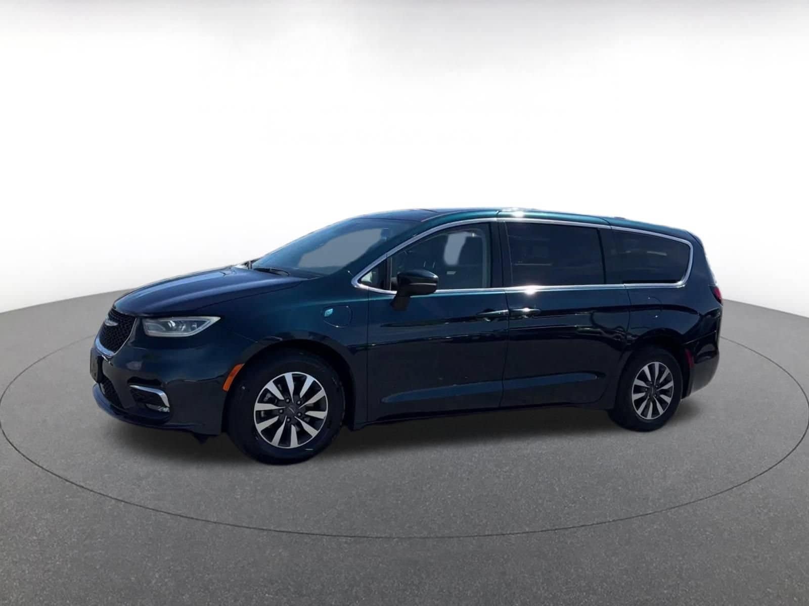 Thumbnail: 2023 Chrysler Pacifica - 7