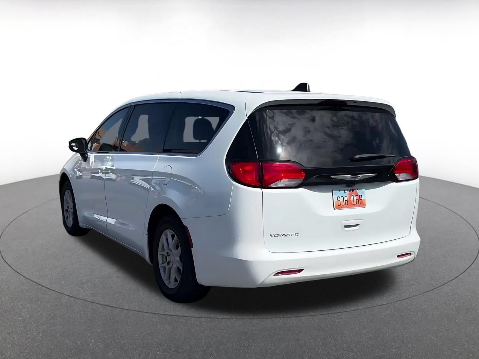 Thumbnail: 2023 Chrysler Voyager - 10