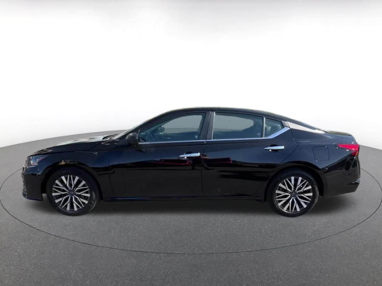 Thumbnail: 2025 Nissan Altima - 8