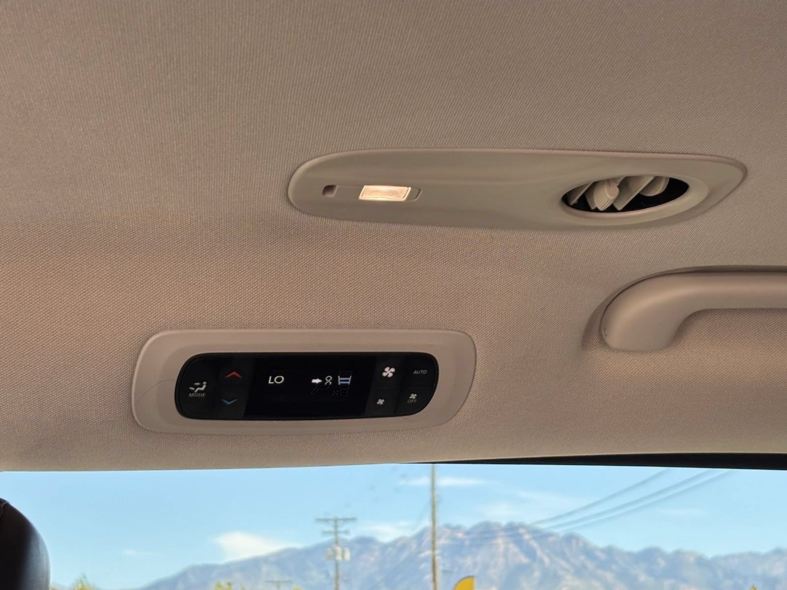 Thumbnail: 2023 Chrysler Pacifica - 24