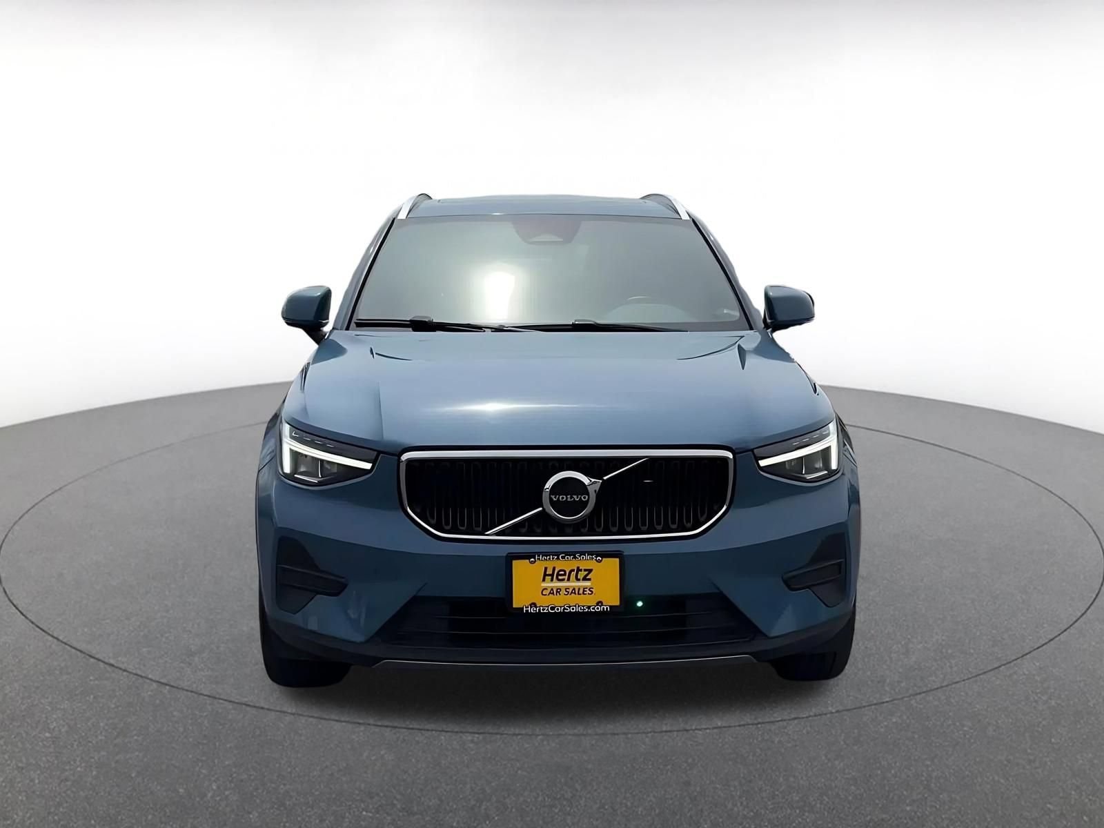 Thumbnail: 2024 Volvo XC40 - 4