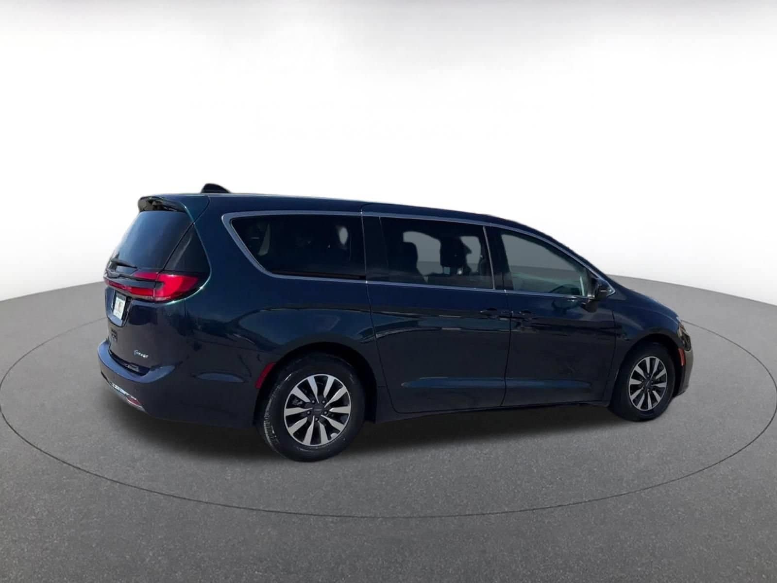 Thumbnail: 2023 Chrysler Pacifica - 13