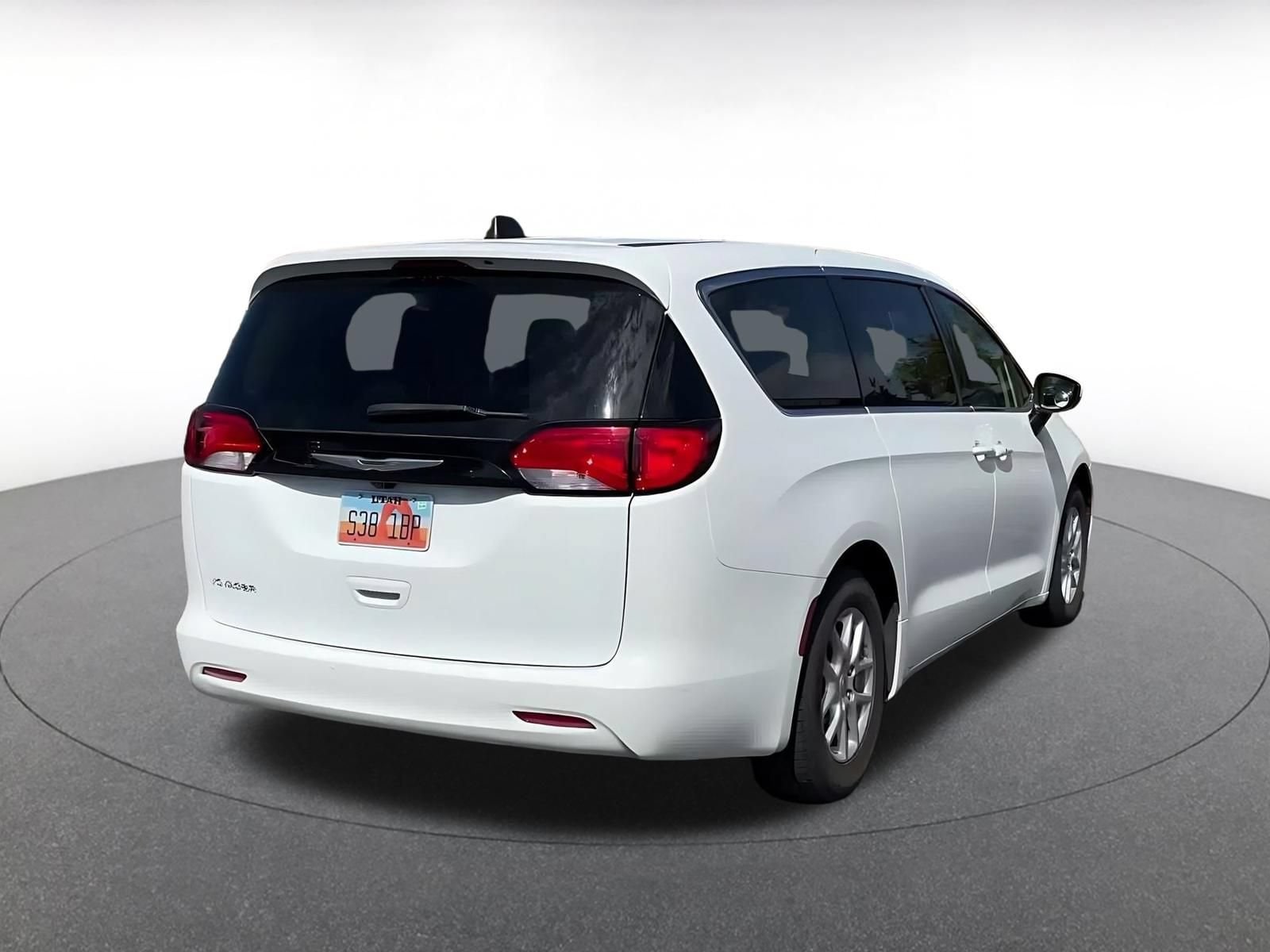 Thumbnail: 2023 Chrysler Voyager - 13
