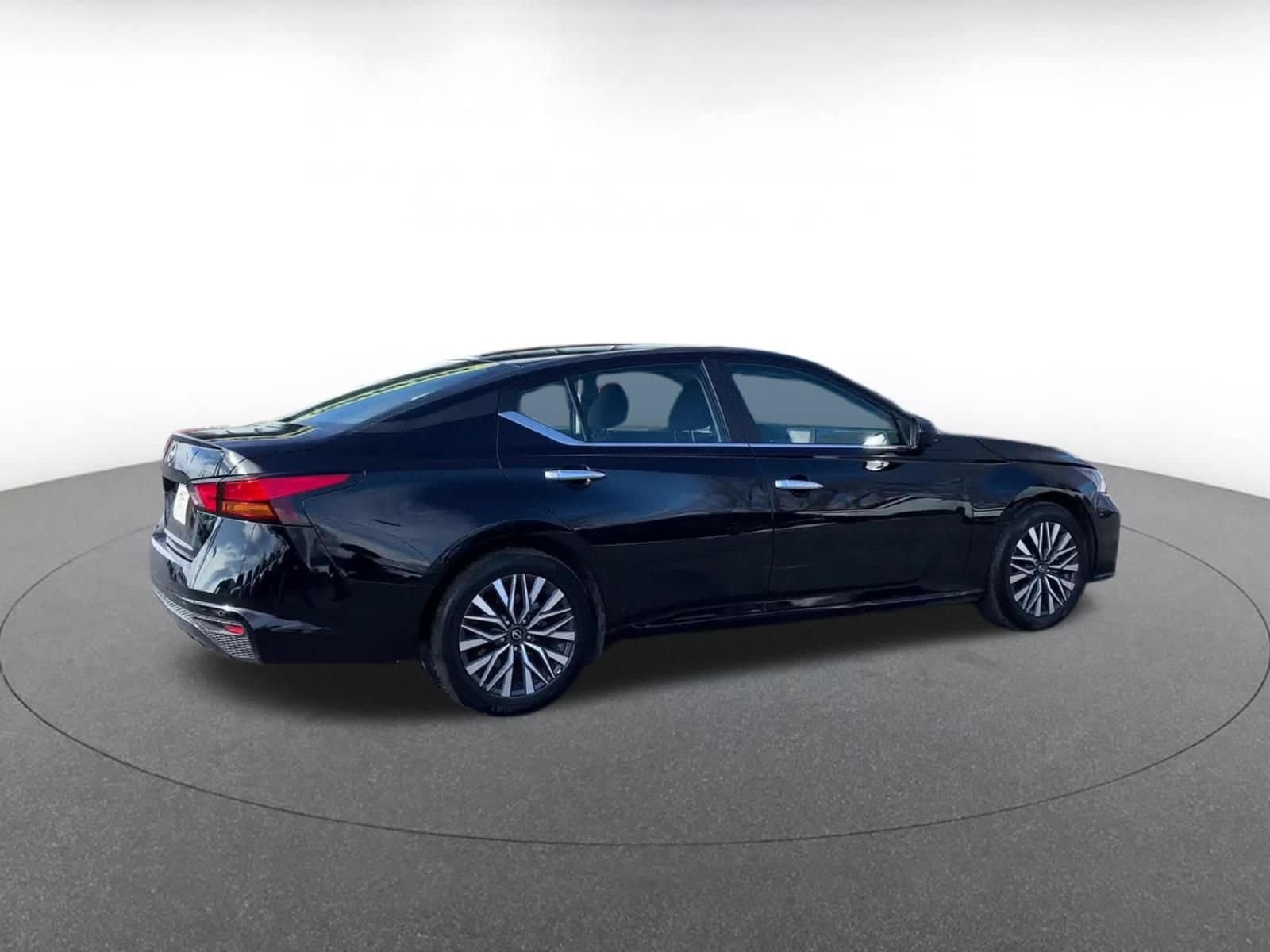 Thumbnail: 2025 Nissan Altima - 14