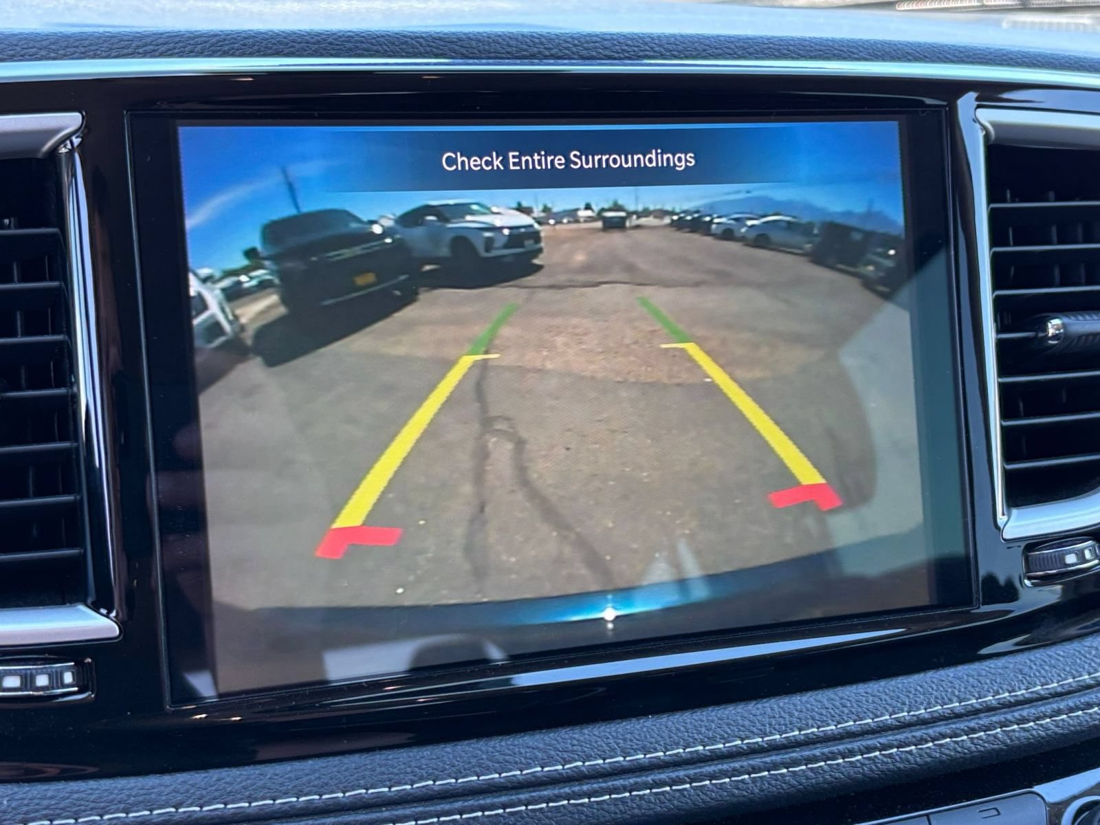 Thumbnail: 2023 Chrysler Pacifica - 25