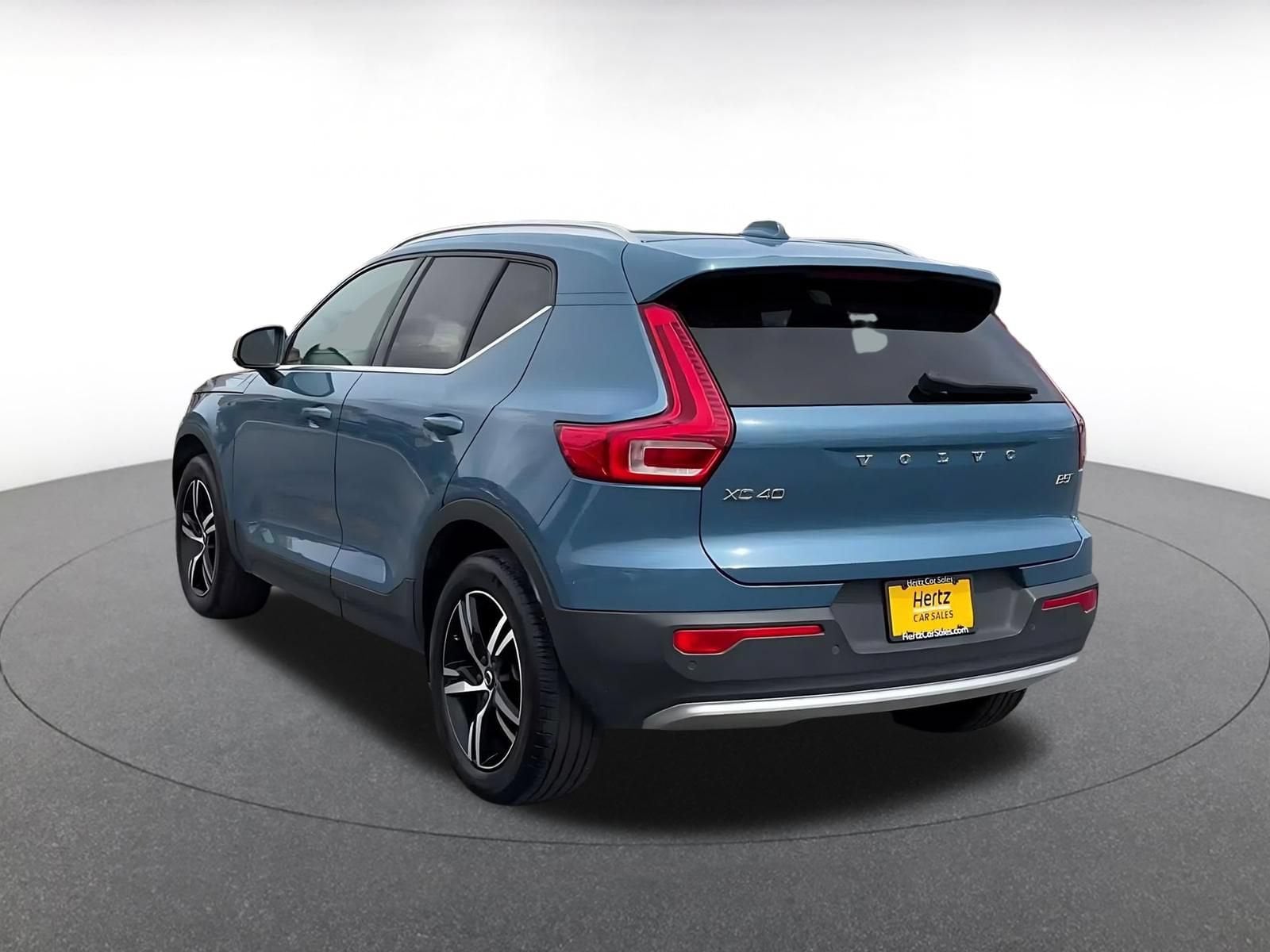 Thumbnail: 2024 Volvo XC40 - 10