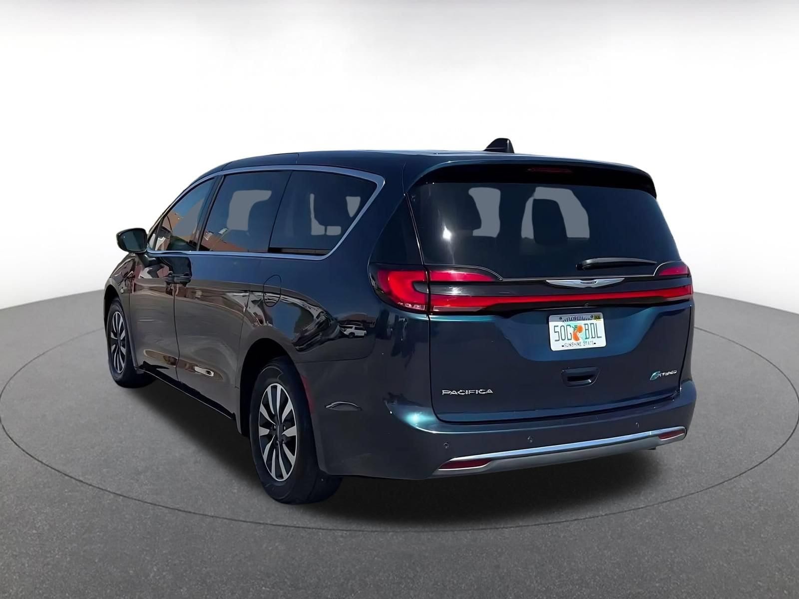 Thumbnail: 2023 Chrysler Pacifica - 10