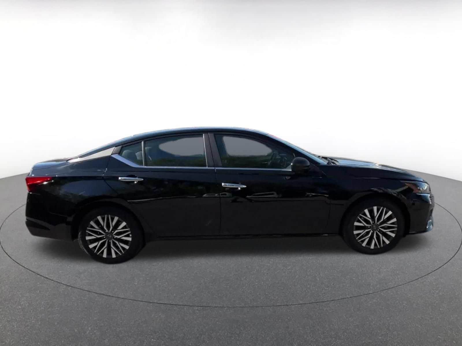 Thumbnail: 2025 Nissan Altima - 15